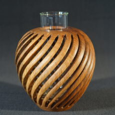 Drechseln Vase aus Nussbaum für Blumen und Sträuße