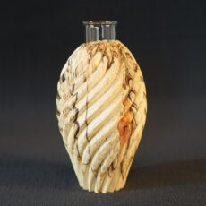 Vase aus stockigem Weidenholz für echte Blumen